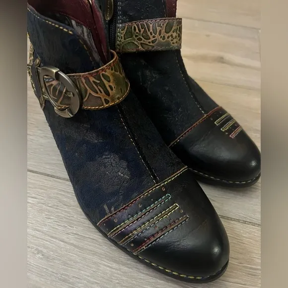 L’Artiste WOMEN’S GEORGIANA HANDPAINTED ANKLE BOOTS