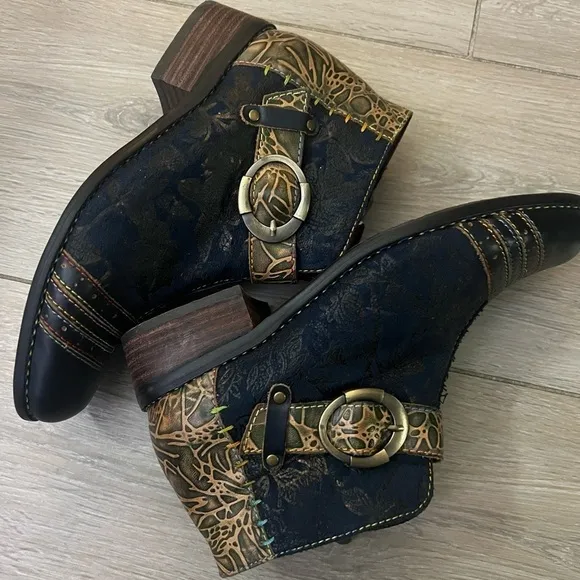L’Artiste WOMEN’S GEORGIANA HANDPAINTED ANKLE BOOTS