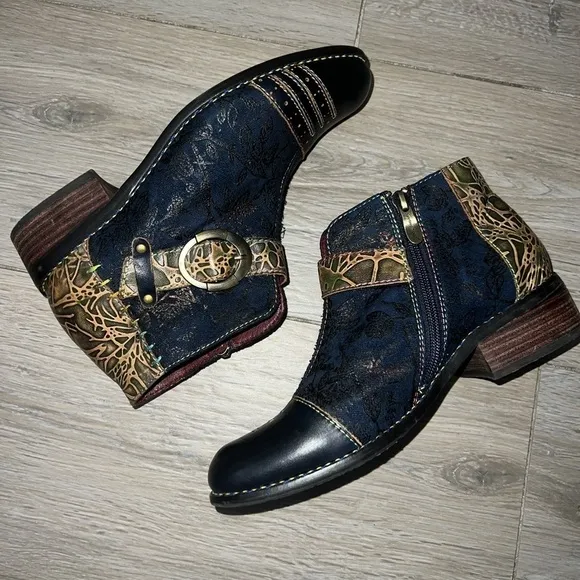 L’Artiste WOMEN’S GEORGIANA HANDPAINTED ANKLE BOOTS