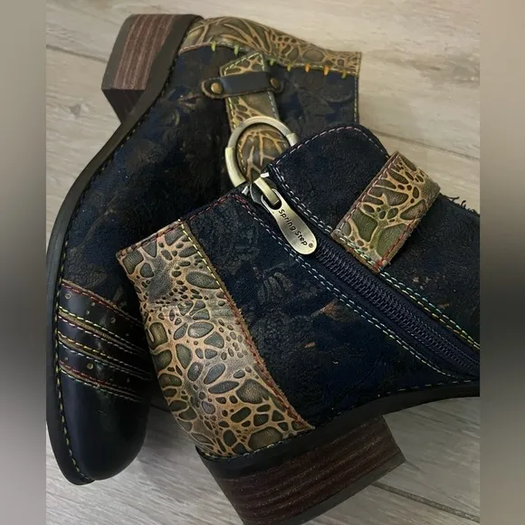 L’Artiste WOMEN’S GEORGIANA HANDPAINTED ANKLE BOOTS