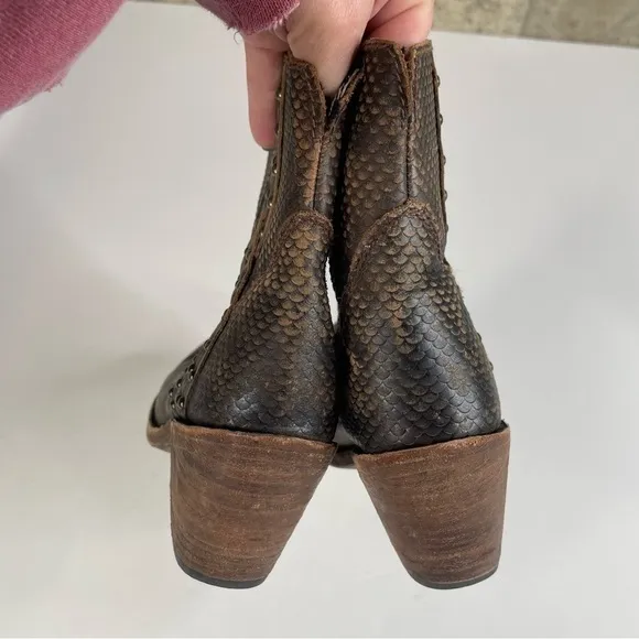 Liberty Black Womens Studded Leather Ankle Boots Size 7