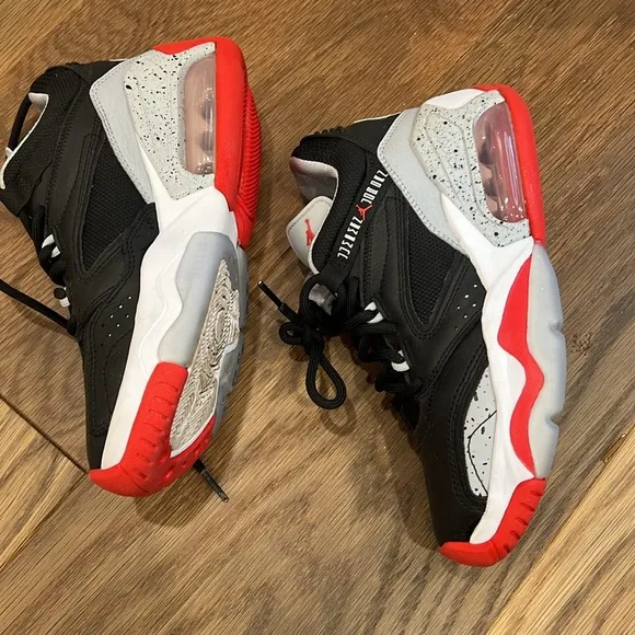 Like New! Black/Grey speckles/Red Jordan Point Lane Sneakers Youth