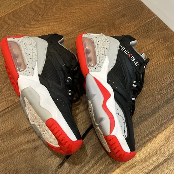 Like New! Black/Grey speckles/Red Jordan Point Lane Sneakers Youth