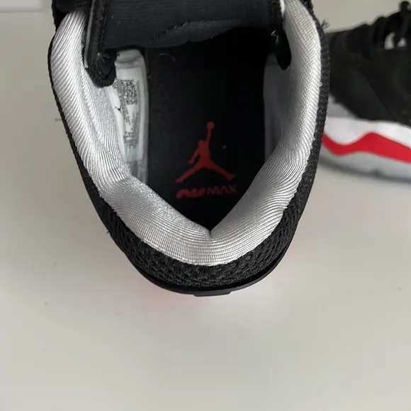 Like New! Black/Grey speckles/Red Jordan Point Lane Sneakers Youth