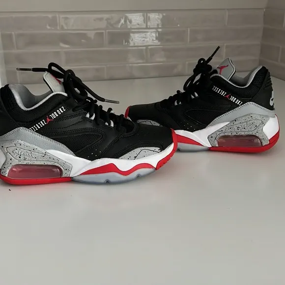 Like New! Black/Grey speckles/Red Jordan Point Lane Sneakers Youth