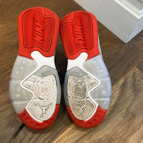 Like New! Black/Grey speckles/Red Jordan Point Lane Sneakers Youth