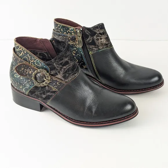 LIKE NEW L'ARTISTE Tiatia Buckle Boots Black Size 7 (37)