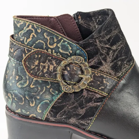 LIKE NEW L'ARTISTE Tiatia Buckle Boots Black Size 7 (37)