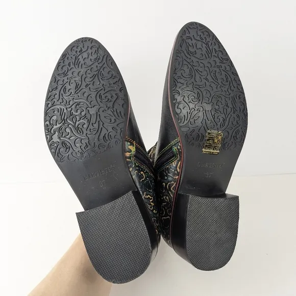 LIKE NEW L'ARTISTE Tiatia Buckle Boots Black Size 7 (37)
