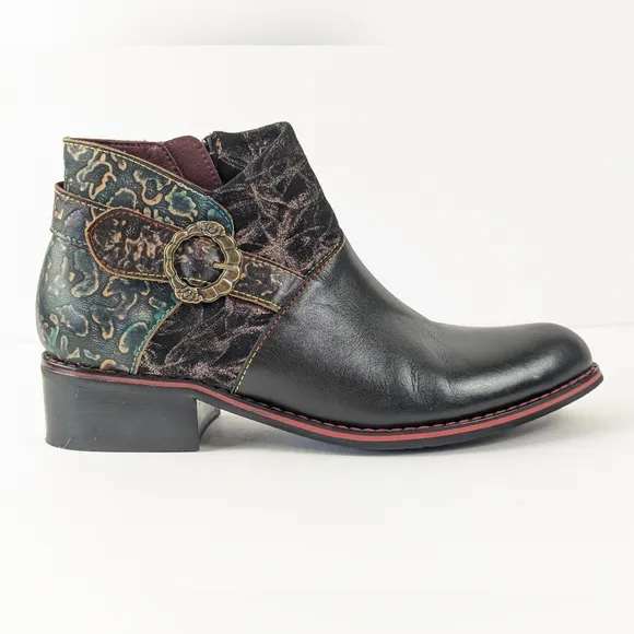 LIKE NEW L'ARTISTE Tiatia Buckle Boots Black Size 7 (37)