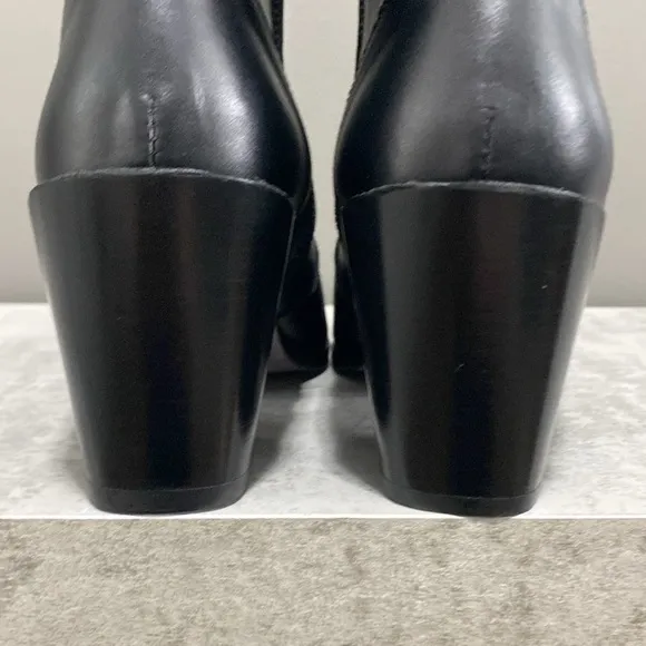 Like New! Thursday/Everyday Black Leather Side Zip Ankle Boots/Booties Size 7