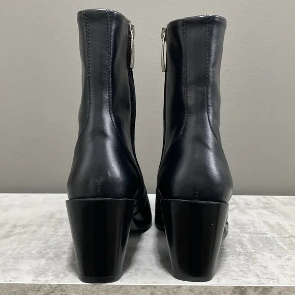 Like New! Thursday/Everyday Black Leather Side Zip Ankle Boots/Booties Size 7