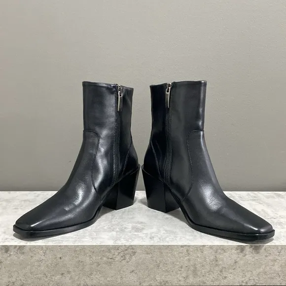 Like New! Thursday/Everyday Black Leather Side Zip Ankle Boots/Booties Size 7