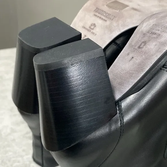 Like New! Thursday/Everyday Black Leather Side Zip Ankle Boots/Booties Size 7