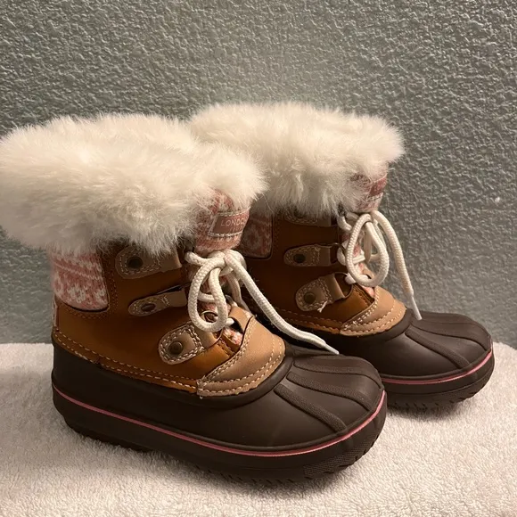 LONDON FOG  LIKE NEW Brown and White Fur-Lined Winter Boots