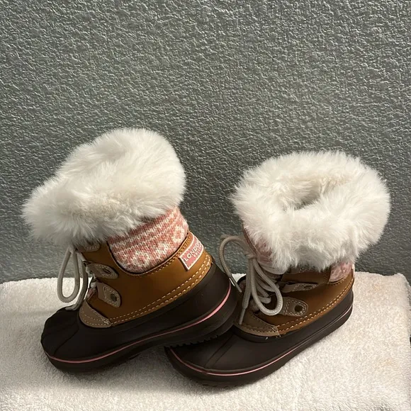 LONDON FOG  LIKE NEW Brown and White Fur-Lined Winter Boots
