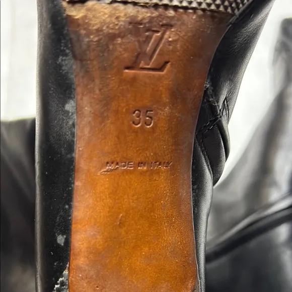 LOUIS VUITTON Elegant Black Leather Knee-High Boots