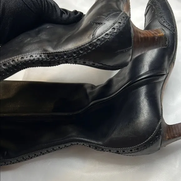 LOUIS VUITTON Elegant Black Leather Knee-High Boots