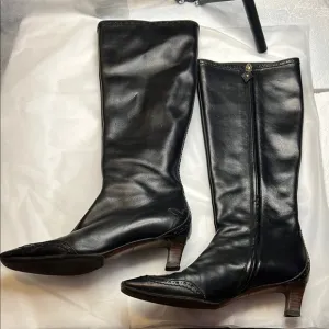 LOUIS VUITTON Elegant Black Leather Knee-High Boots