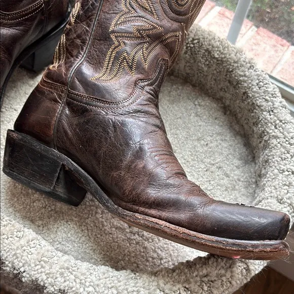 Lucchese Men's Corbin Brown Leather Cowboy Boots. Size 8.
