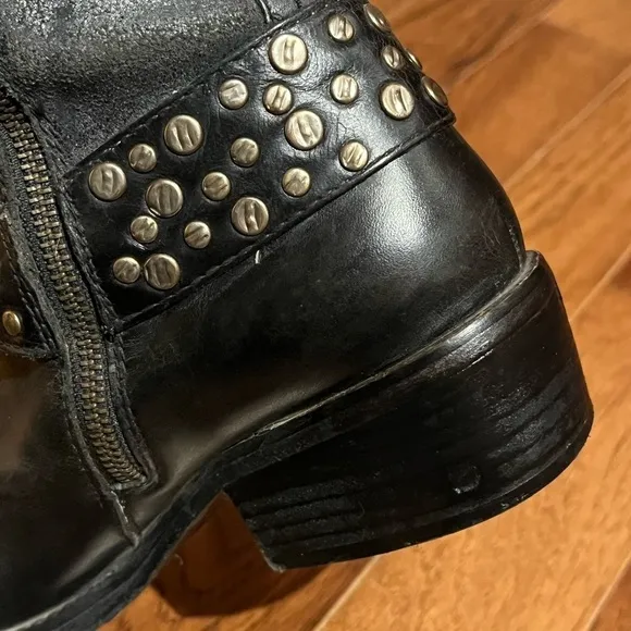 LUCCHESE SPIRIT WOMAN’S ALEXIS STUDDED BLACK LEATHER WESTERN RIDING BOOTS