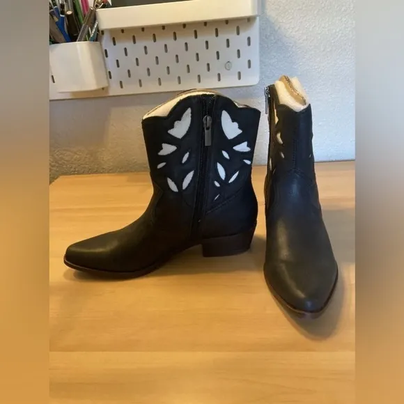 Lucky Brand Herzie Women’s leather Black White Western Boots NEW w/box Size 6