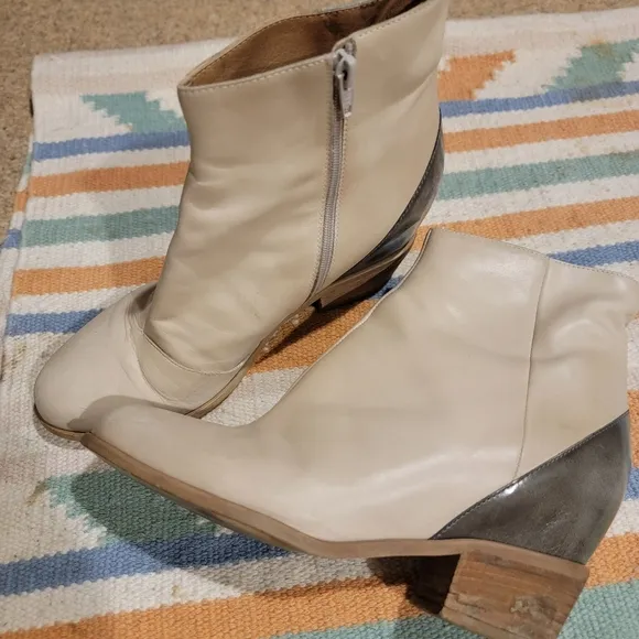 Maison Martin Margiela Cream and Gray Ankle Boots