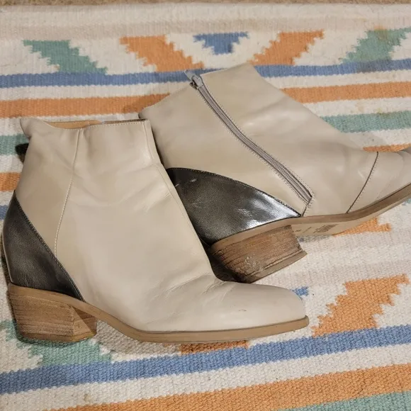 Maison Martin Margiela Cream and Gray Ankle Boots
