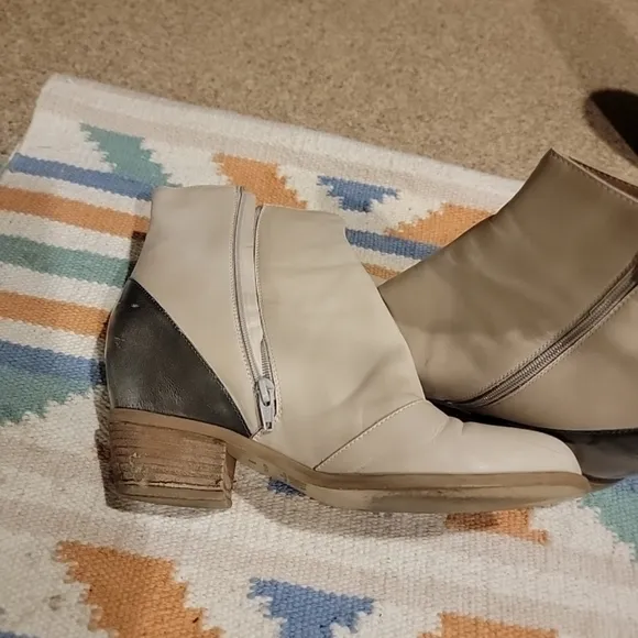 Maison Martin Margiela Cream and Gray Ankle Boots