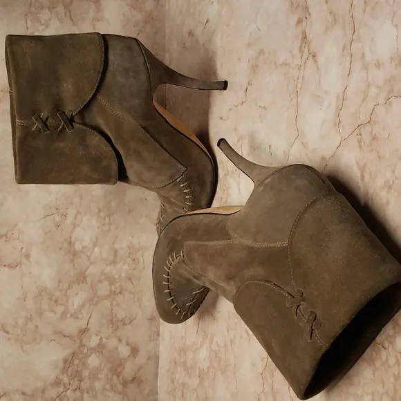 Manolo Blahnik gray high heel womens suede midcalf boots 40.5