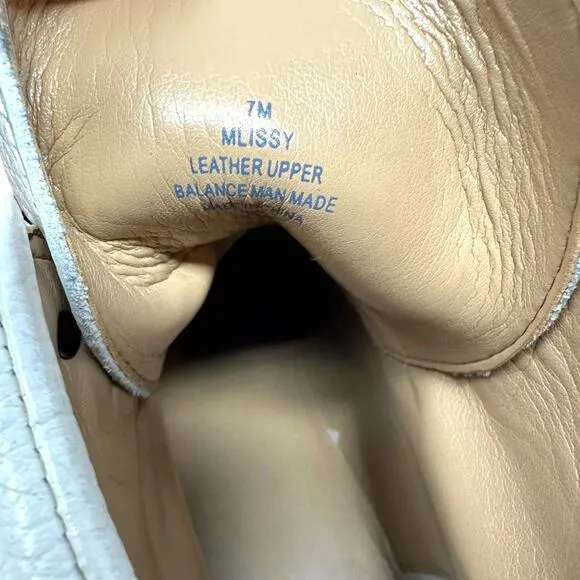 MARC FISHER Issy Hiker In Ivory Lace Up Lug Sole Leather Chelsea Boots Size 7