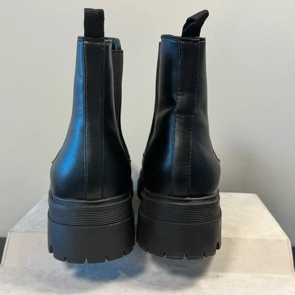 Marc Fisher Lug boots , women's, size 10 , ankle high NWT, black color