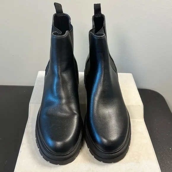 Marc Fisher Lug boots , women's, size 10 , ankle high NWT, black color
