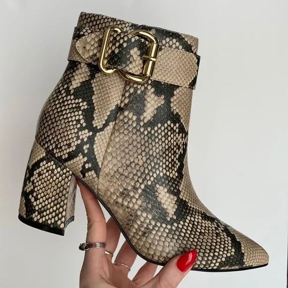 Marc Fisher Rymona Leather Buckle Heeled Ankle Boots Size 6.5