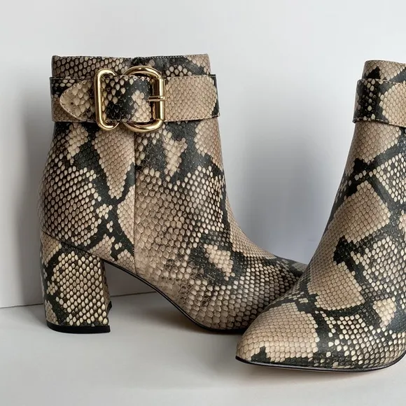 Marc Fisher Rymona Leather Buckle Heeled Ankle Boots Size 6.5