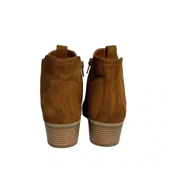 Market &amp; Spruce Stitch Fix | Qwin Ankle Boots Suede Perforated Cognac EUC