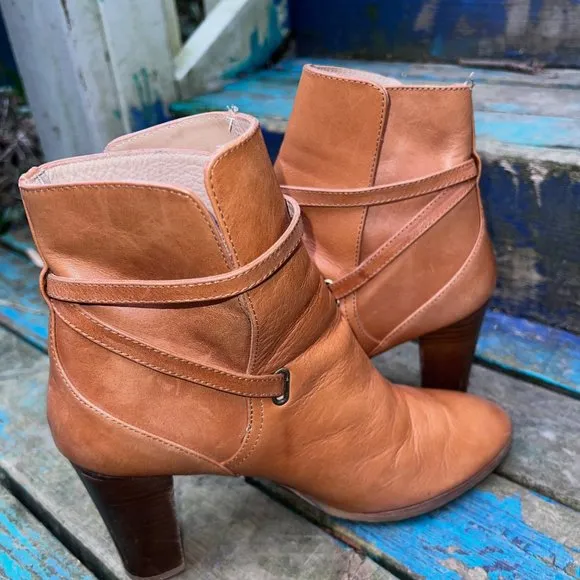 MASSIMO DUTTI Leather Ankle Strap Boots