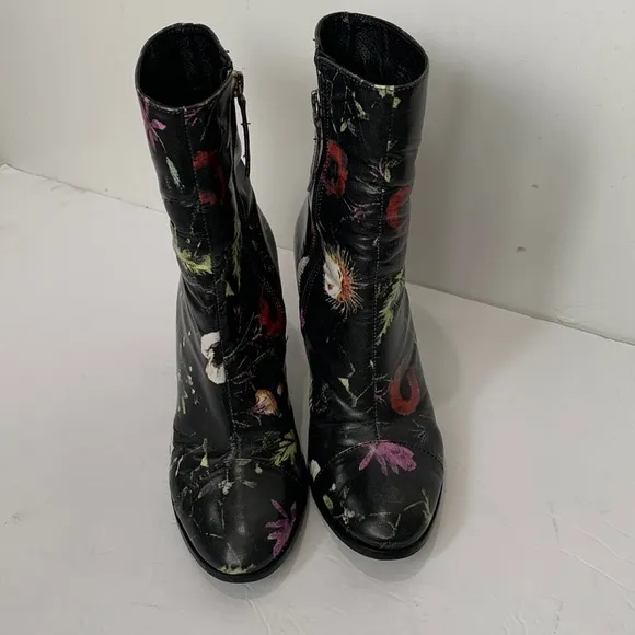 Matisse ankle boots size 8