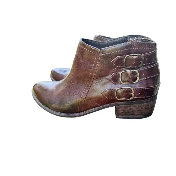 Matisse Brown Leather Buckle Ankle boots 9 western
