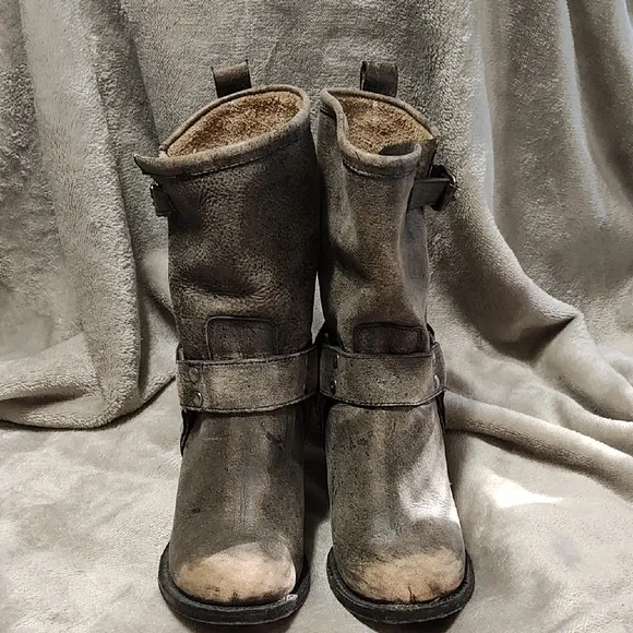 Matisse Helms Boots Distressed Leather gray/brown ankle chelsea boots size 7.5