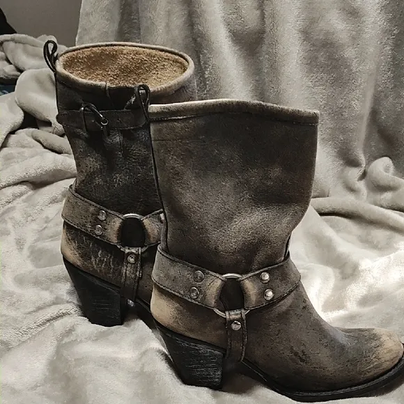 Matisse Helms Boots Distressed Leather gray/brown ankle chelsea boots size 7.5