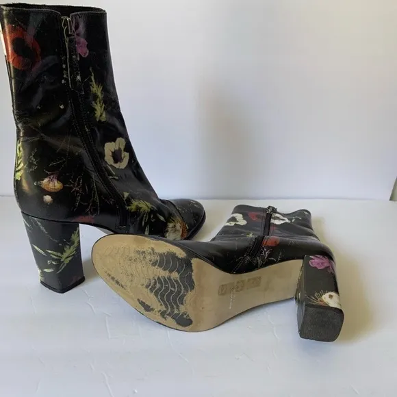 Matisse leather black floral graffiti print ankle boots size 9 1/2