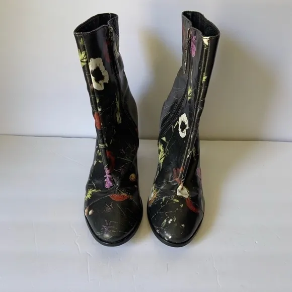 Matisse leather black floral graffiti print ankle boots size 9 1/2