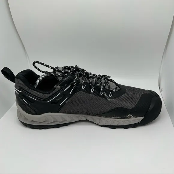 Men’s KEEN NIXS EVO Waterproof Shoes Size 11