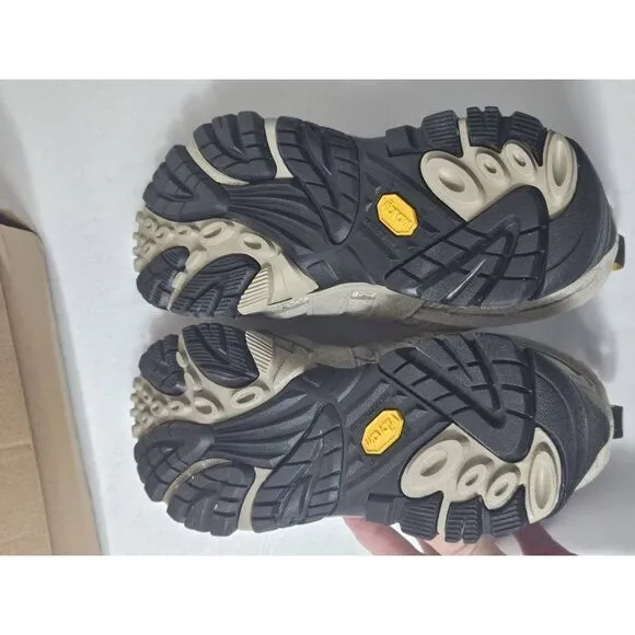 MERRELL ladies moab 2 vent hiking shoe Nwb