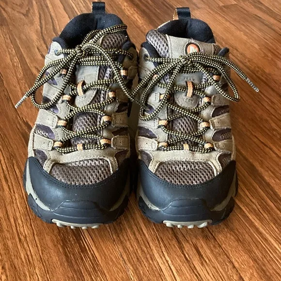 Merrell Moab Men's size 8 Hiking Shoes - Brown and Black