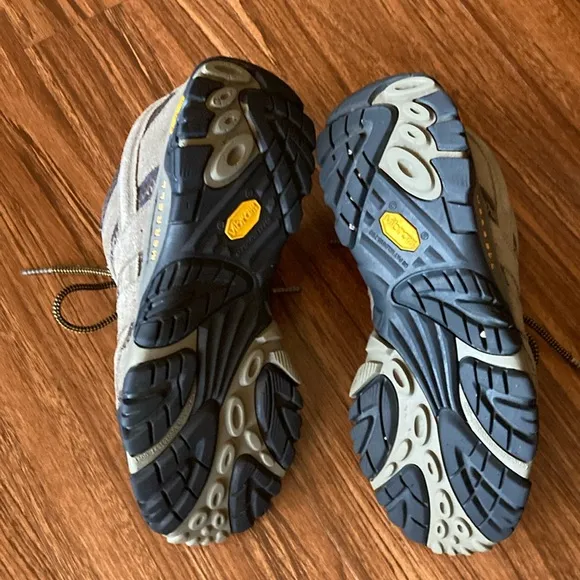 Merrell Moab Men's size 8 Hiking Shoes - Brown and Black