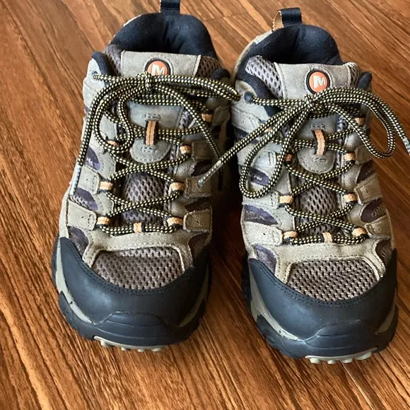 Merrell Moab Men's size 8 Hiking Shoes - Brown and Black