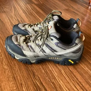 Merrell Moab Men's size 8 Hiking Shoes - Brown and Black