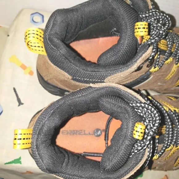 Merrell Yokota Trail Men Hiking Shoes Waterproof GunSmoke Boots Size 9. Brown